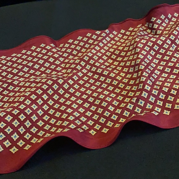 Vintage 80s Style maroon silky scarf - Picture 5 of 6